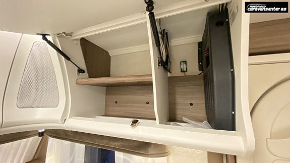 KABE ONYX 630 TDL KS, Premium helårsvogn!! Perfekt til fast plass, pga speilvendt bad. 11 of 30
