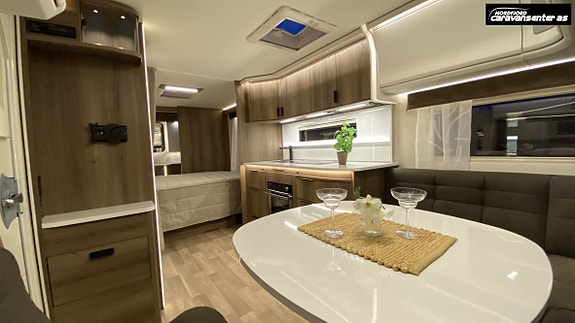 KABE ONYX 630 TDL KS, Premium helårsvogn!! Perfekt til fast plass, pga speilvendt bad. 18 of 30