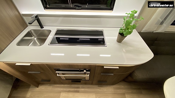 KABE ONYX 630 TDL KS, Premium helårsvogn!! Perfekt til fast plass, pga speilvendt bad. 24 of 30