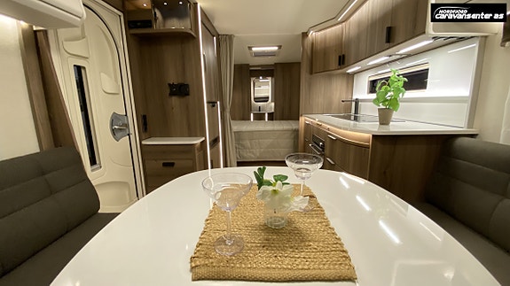 KABE ONYX 630 TDL KS, Premium helårsvogn!! Perfekt til fast plass, pga speilvendt bad. 17 of 30