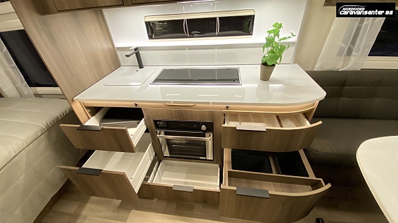 KABE ONYX 630 TDL KS, Premium helårsvogn!! Perfekt til fast plass, pga speilvendt bad. 28 of 30