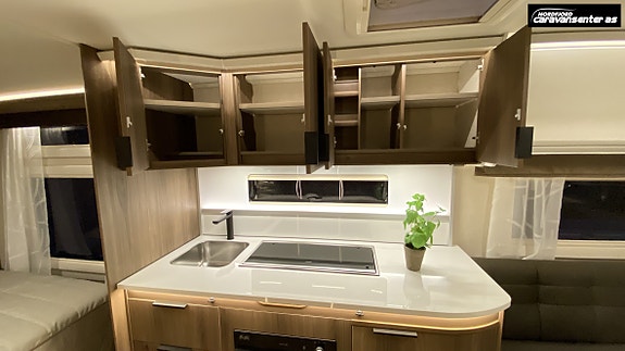 KABE ONYX 630 TDL KS, Premium helårsvogn!! Perfekt til fast plass, pga speilvendt bad. 27 of 30