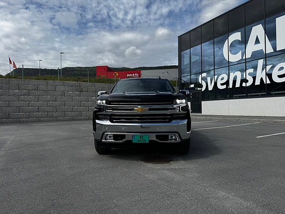 Chevrolet Silverado 2 of 5