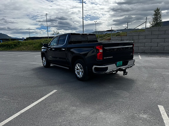 Chevrolet Silverado 4 of 5