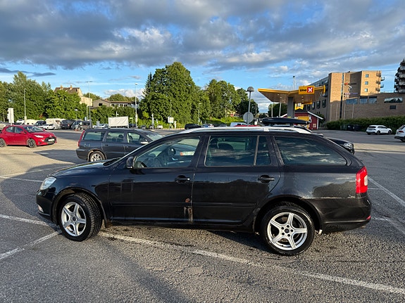 Skoda Octavia 2 of 12