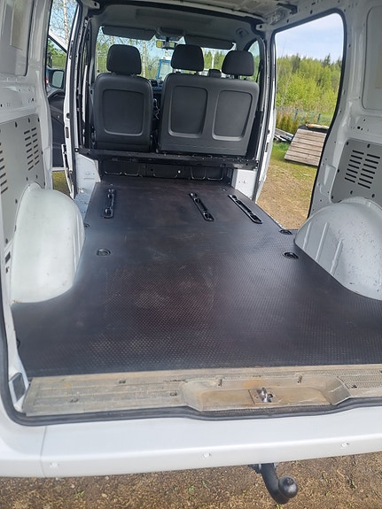 Mercedes-Benz Viano 13 of 27