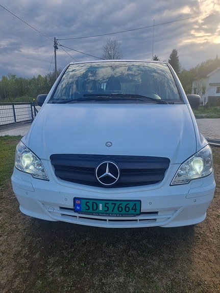 Mercedes-Benz Viano 2 of 5