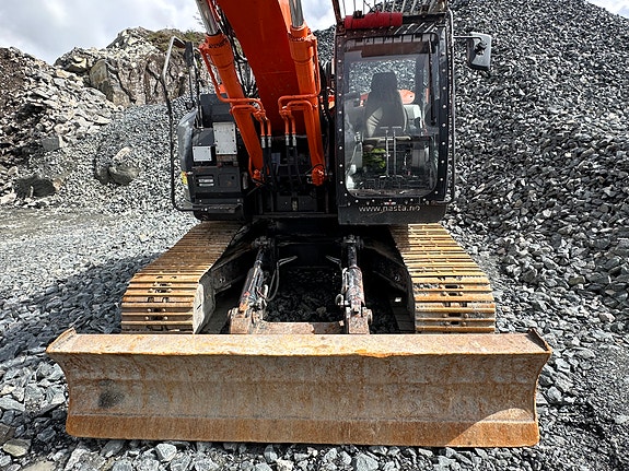 Hitachi ZX225USLC-3B med opplegg for tunnel-/gruvedrift 10 of 30