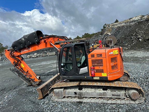 Hitachi ZX225USLC-3B med opplegg for tunnel-/gruvedrift 9 of 30