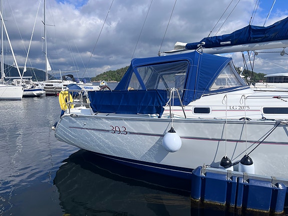 2006 Beneteau Cyclades 39.3 – Romslig og sjøsterk familieseiler 3 of 5