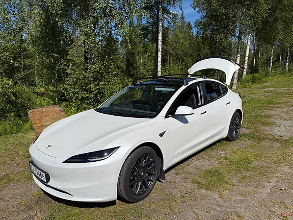 Tesla Model 3 2 of 5