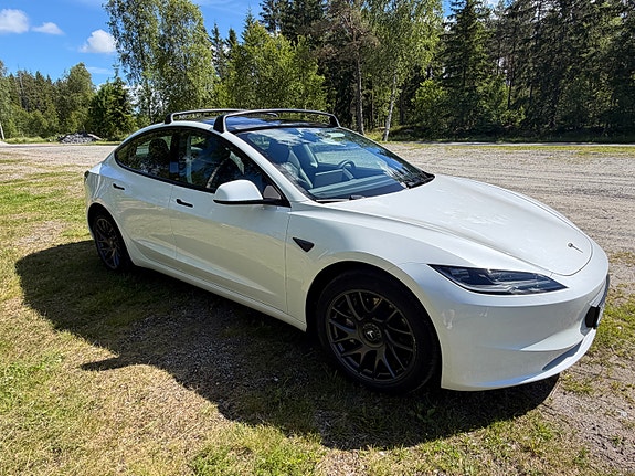 Tesla Model 3 5 of 5