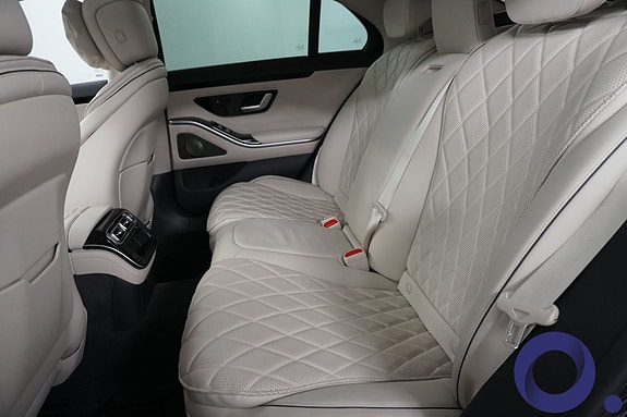 Mercedes-Benz S580 e 26 of 30