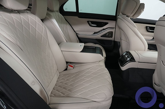 Mercedes-Benz S580 e 28 of 30