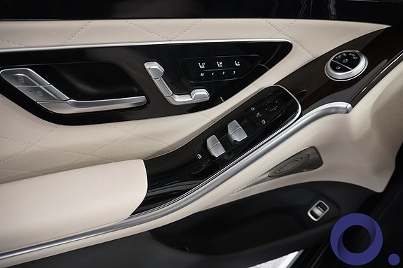 Mercedes-Benz S580 e 22 of 30
