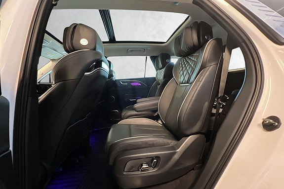 Hongqi E-HS9 9 of 17