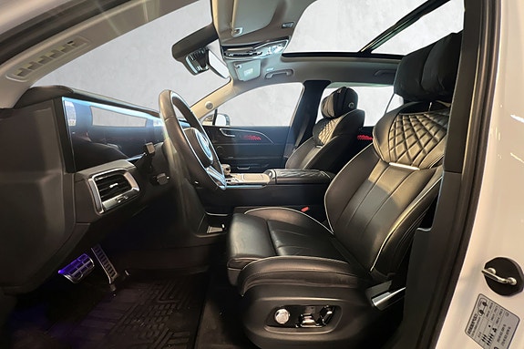 Hongqi E-HS9 10 of 17