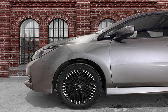 Nissan Leaf 3 of 5
