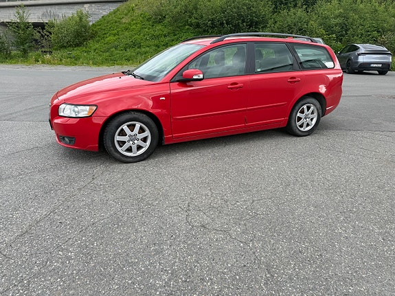 Volvo V50 2 of 13