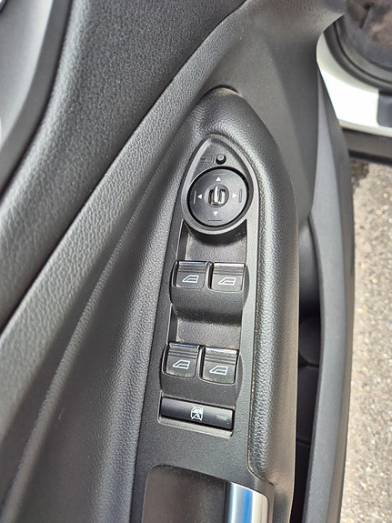 Ford Kuga 14 of 30