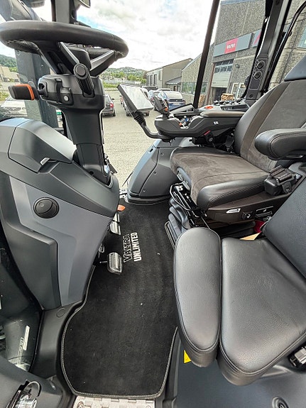 Valtra T235 Direct, RTK GPS, Twin-Trac og laster, fronthydraulikk, vinterpakke 2024, kr 2 449 000,-