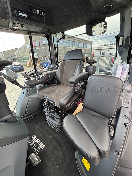 Valtra T235 Direct, RTK GPS, Twin-Trac og laster, fronthydraulikk, vinterpakke 2024, kr 2 449 000,-