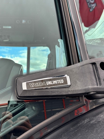 Valtra T235 Direct, RTK GPS, Twin-Trac og laster, fronthydraulikk, vinterpakke 2024, kr 2 449 000,-