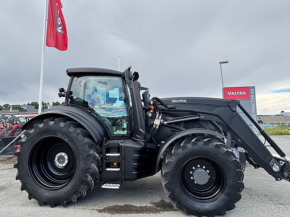 Valtra T235 Direct, RTK GPS, Twin-Trac og laster, fronthydraulikk, vinterpakke 2024, kr 2 449 000,-