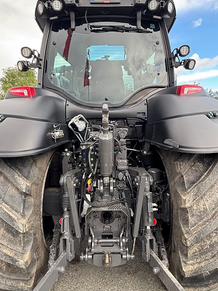 Valtra T235 Direct, RTK GPS, Twin-Trac og laster, fronthydraulikk, vinterpakke 2024, kr 2 449 000,-