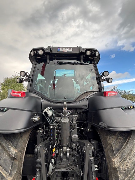Valtra T235 Direct, RTK GPS, Twin-Trac og laster, fronthydraulikk, vinterpakke 2024, kr 2 449 000,-