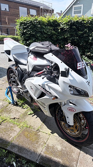 Honda CBR 1000 RR Fireblade SP 3 of 5