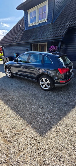 Audi Q5 2 of 30