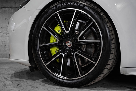 Porsche Panamera 4 of 5