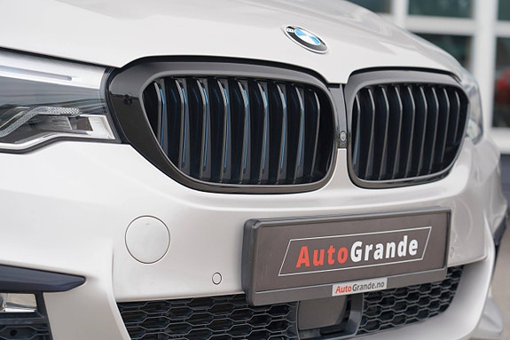 BMW 530e 4 of 5