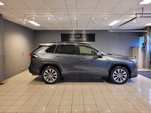 Toyota RAV4 4 of 5