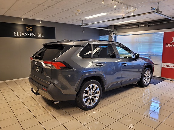 Toyota RAV4 5 of 5