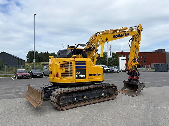 Komatsu PC138-11 2 of 5