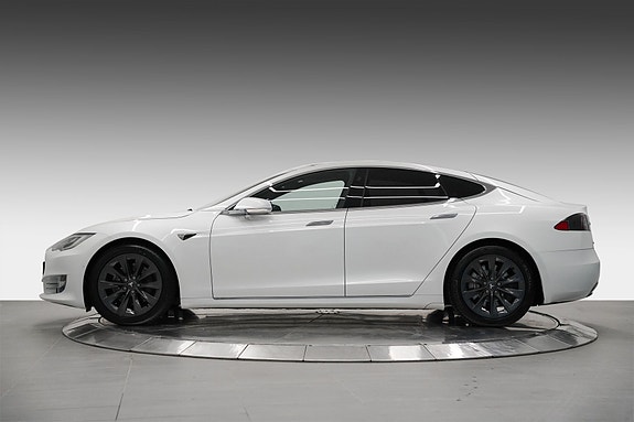 Tesla Model S 4 of 5