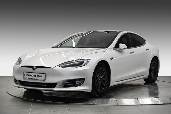 Tesla Model S 3 of 5