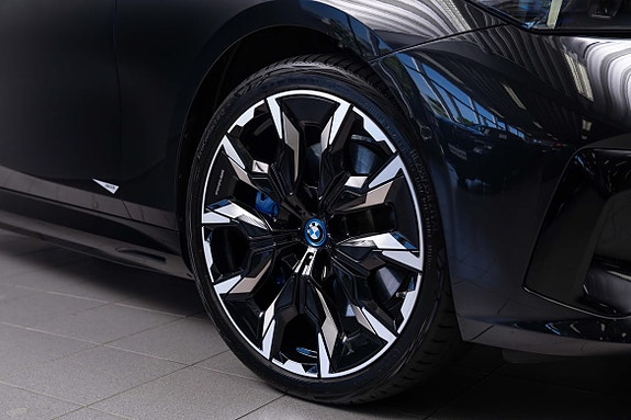 BMW 550e 3 of 30