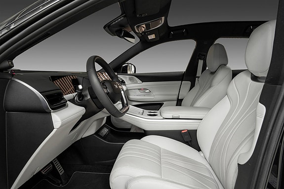 XPeng G9 11 of 30
