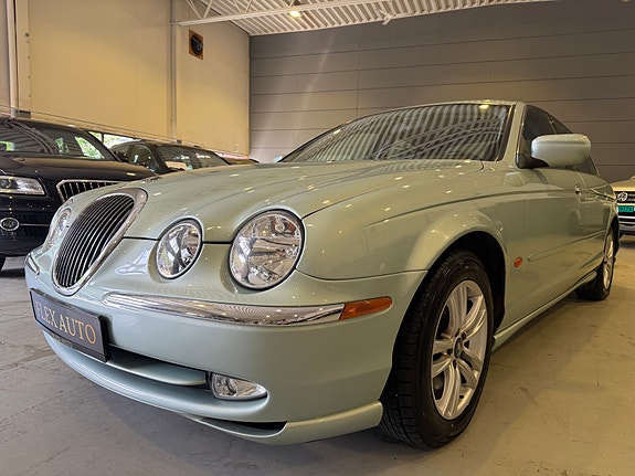 Jaguar S-TYPE 2 of 5