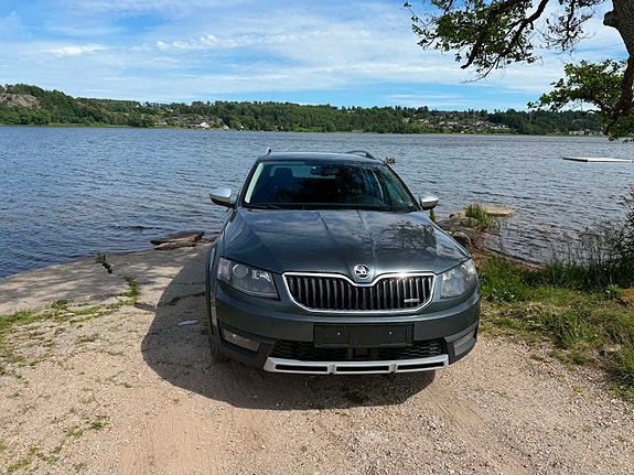 Skoda Octavia Scout 3 of 5