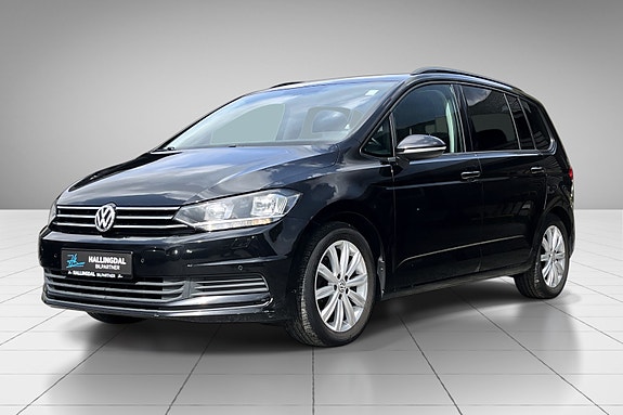 Volkswagen Touran 2 of 5