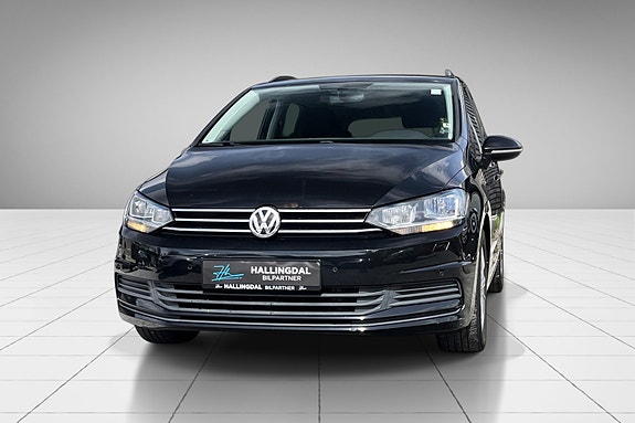 Volkswagen Touran 3 of 5