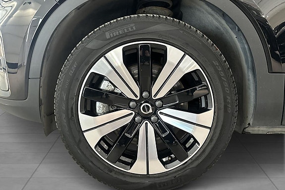 Volvo XC40 8 of 24