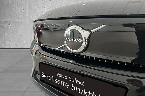 Volvo XC40 4 of 24