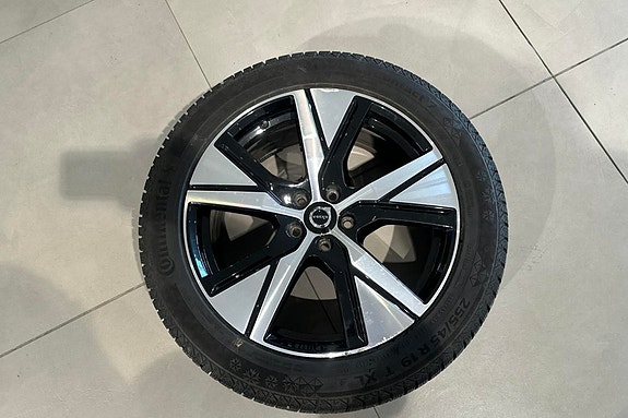 Volvo XC40 9 of 24