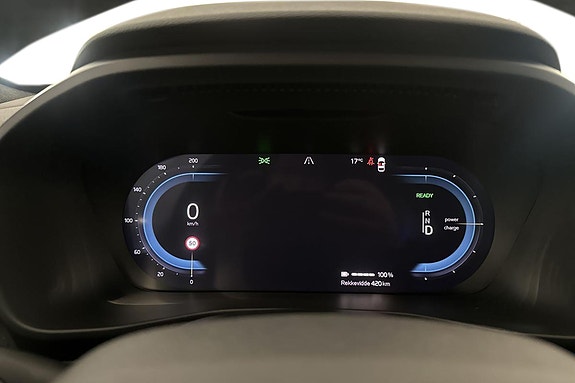Volvo XC40 12 of 24