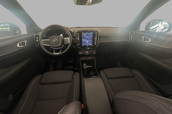 Volvo XC40 17 of 24